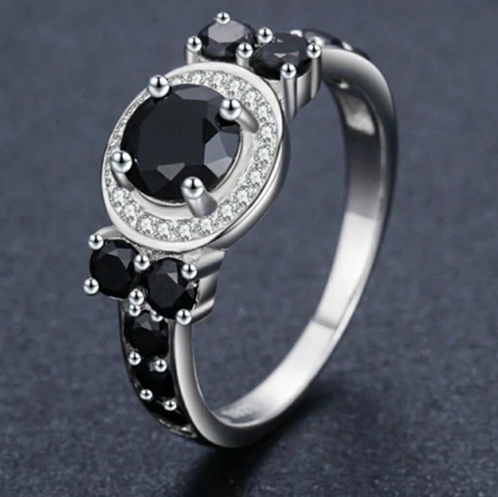 NWOT Cz & Black Spinel Ring Size 7